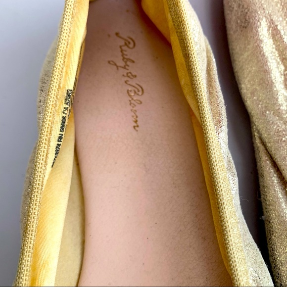 Ruby & Bloom Gold Ballet Flats 4.5 (Big Girls) - Picture 5 of 5